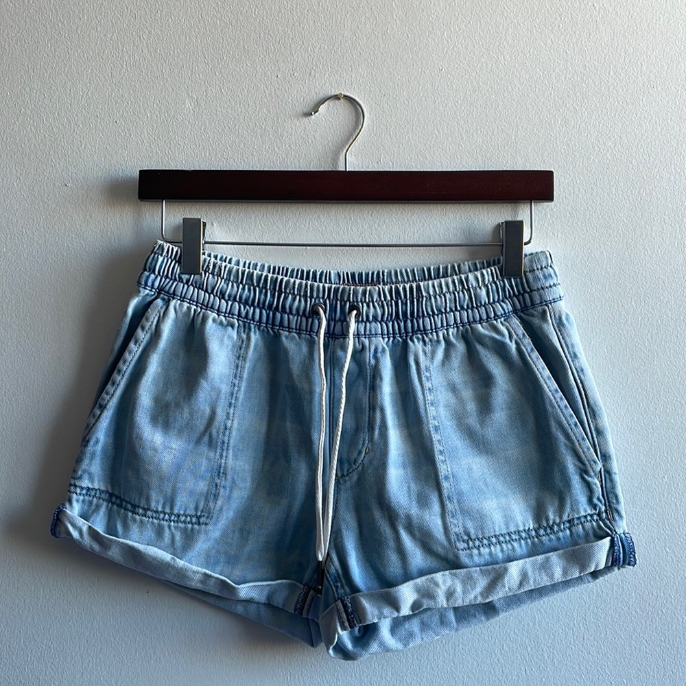Lightwash Garage Denim Shorts Small .